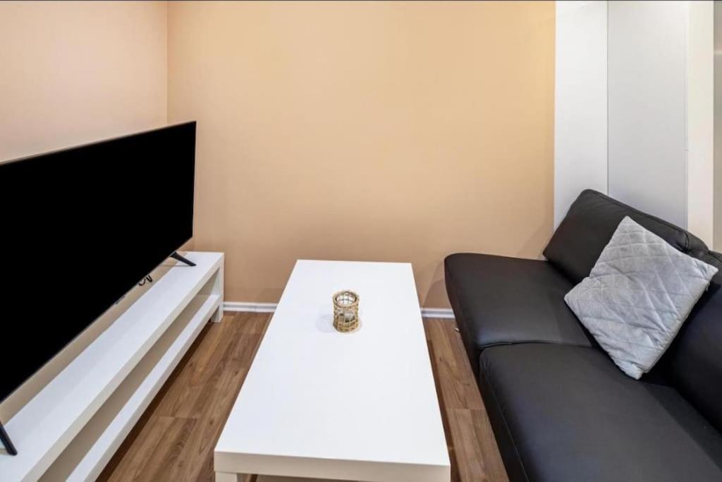 Cityloft Kassel 1 - Zentrale Unterkunft Fuer Gruppen Bis 7 Personen - Parkplatz - Netflix Bagian luar foto