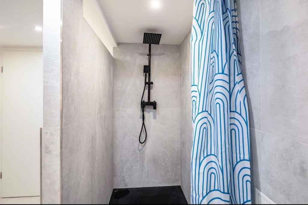 Cityloft Kassel 1 - Zentrale Unterkunft Fuer Gruppen Bis 7 Personen - Parkplatz - Netflix Bagian luar foto